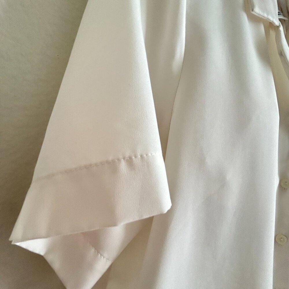 Liz Baker Essentials Blouse – Size M – Classic Ivory - Picture 8 of 13